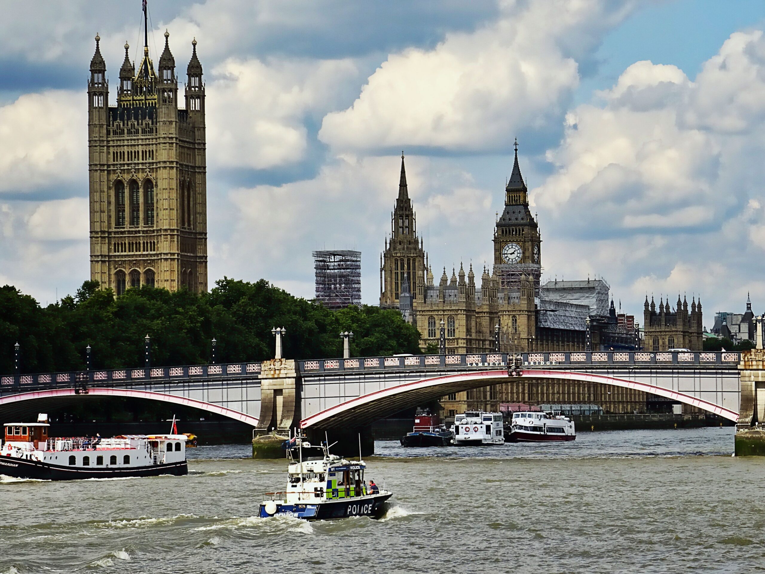 big ben bridge buildings